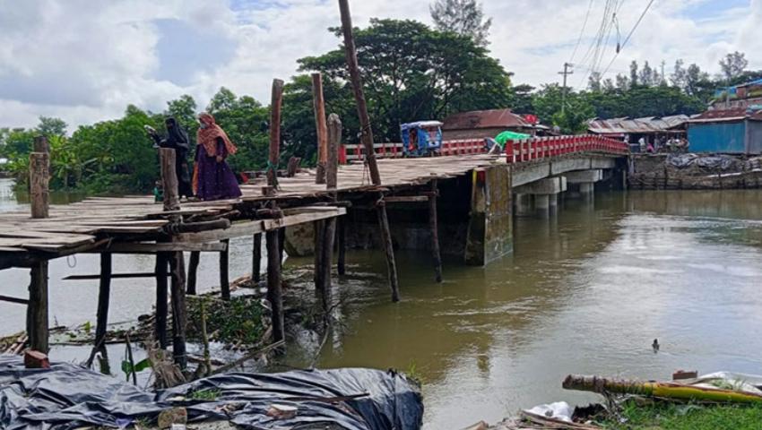 তেগাছিয়া সেতুর সড়ক ভেঙে দুর্ভোগে তিন উপজেলার মানুষ